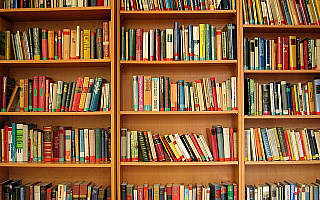 eKulturalni przenoszą książki z piwnic na półki